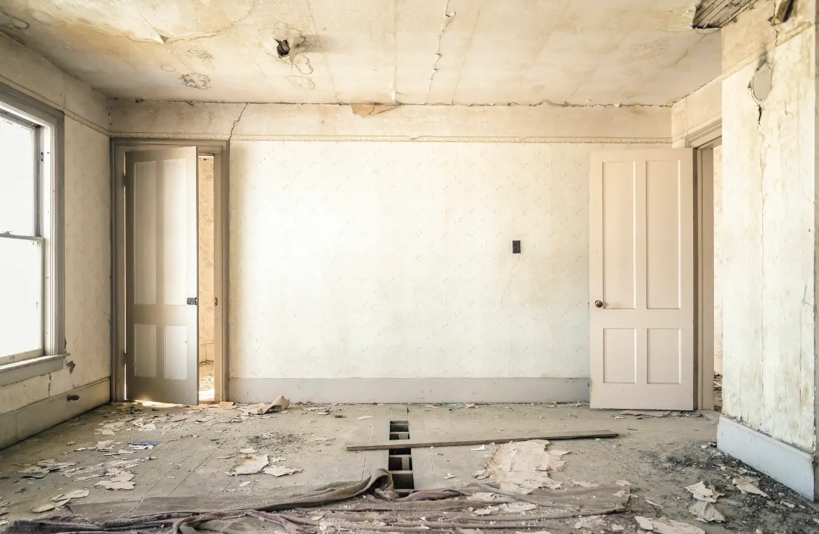 Waste disposal crew managing a cleanout project in Day Valley